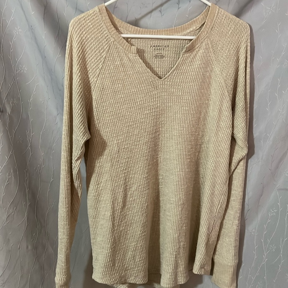 NWOT- American Eagle size Medium, cream long sleeve top, soft material